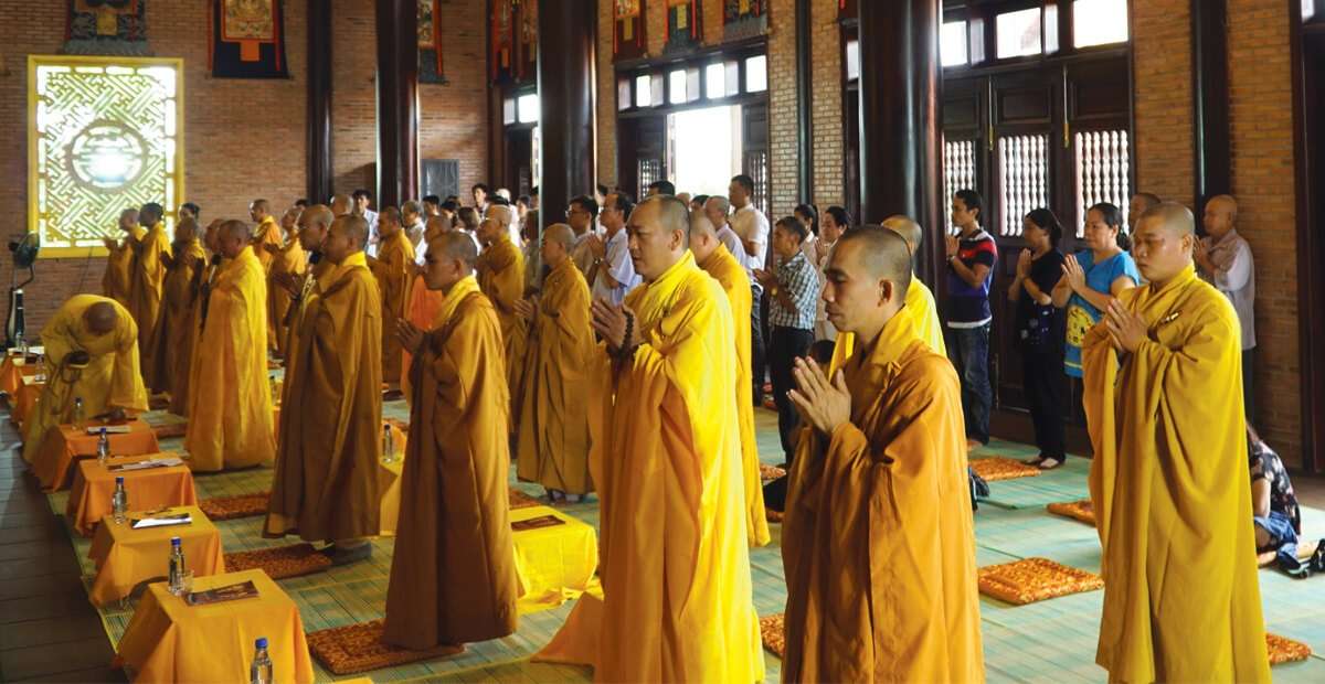 Thiền viện Sala Garden tổ chức lễ cầu siêu, cầu an, thu hút đông đảo phật tử và khách thăm quan hoa viên