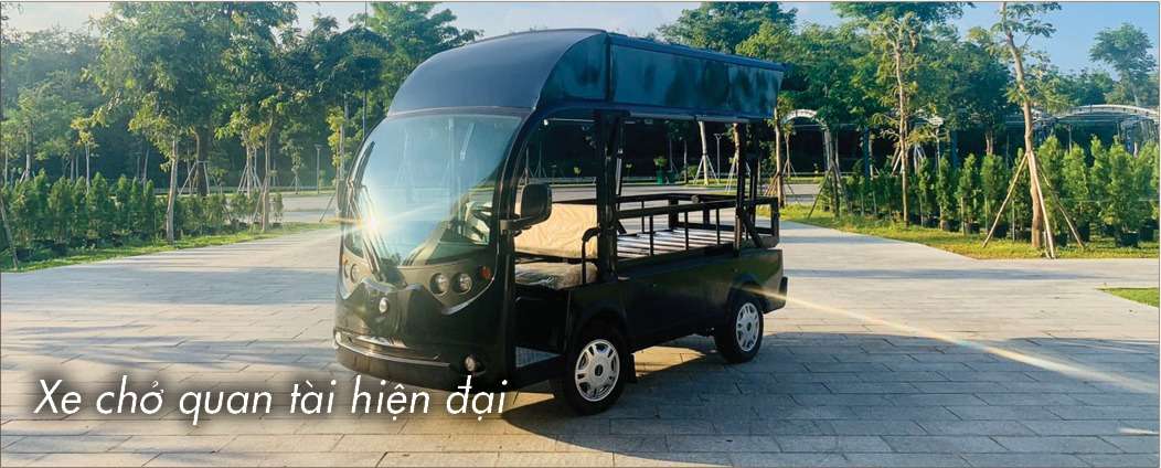Xe chở quan tài trong khuôn viên