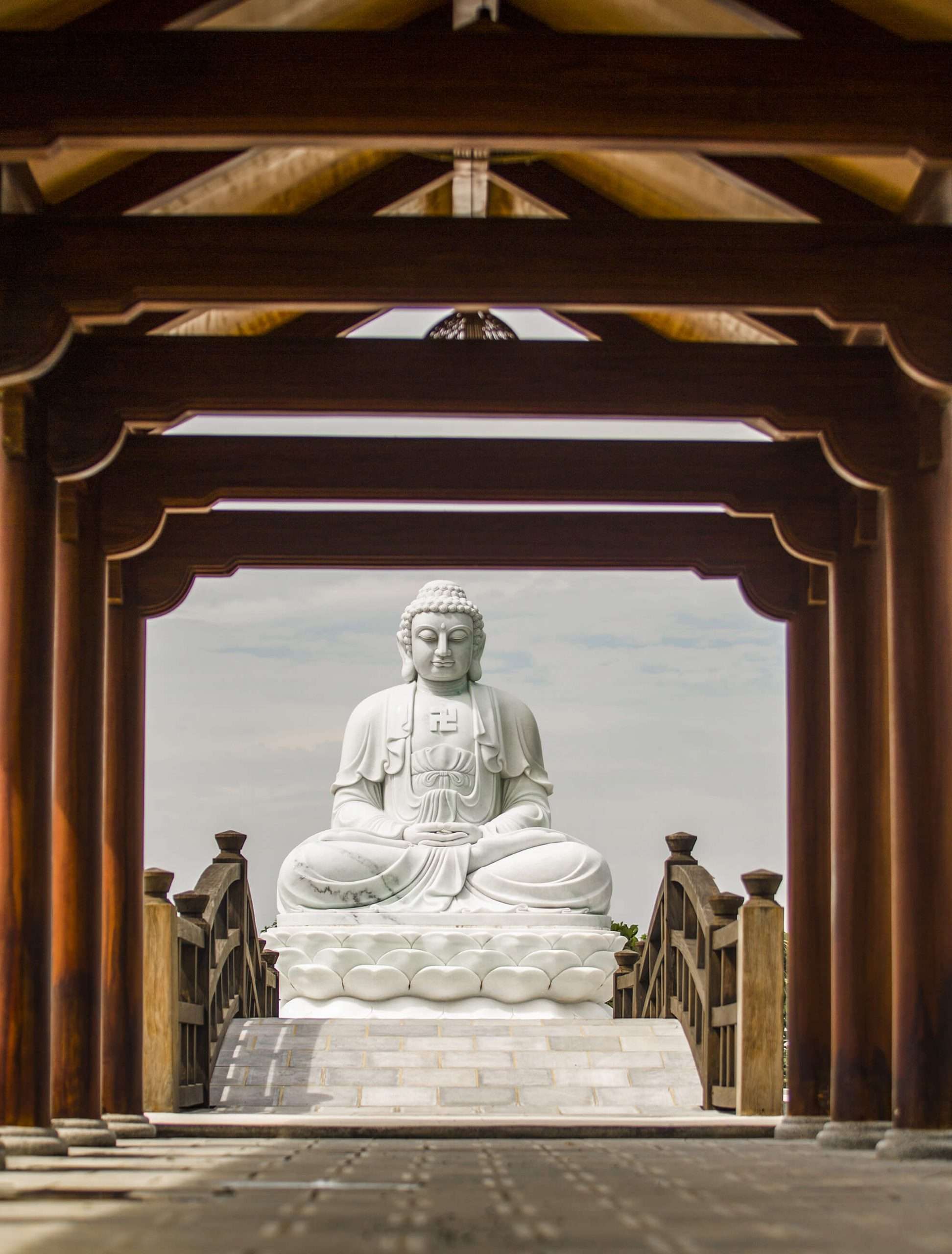 Tượng phật tại đền trình