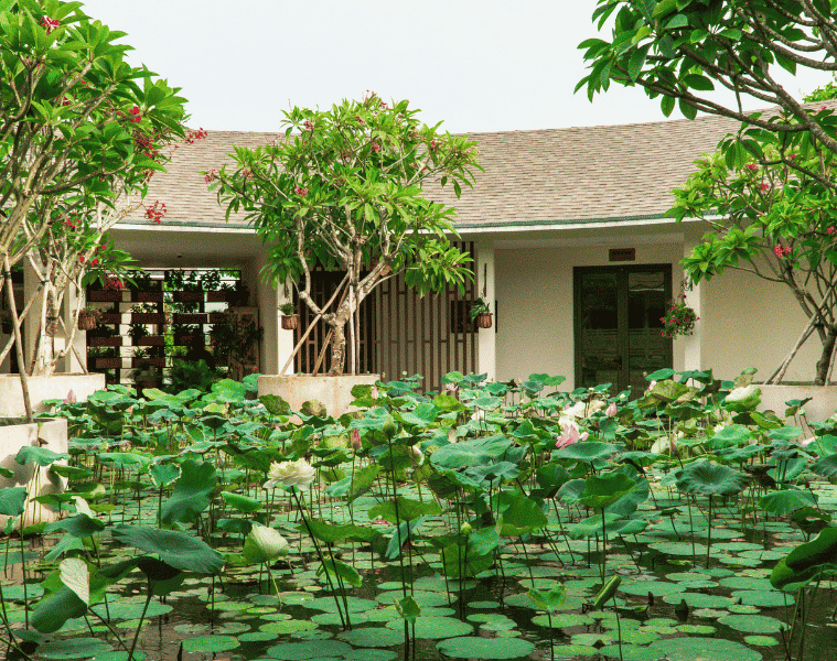 Nhà điều hành tại Sala Garden hỗ trợ công tác quản lý, vận hành và chăm sóc khuôn viên hoa viên nghĩa trang