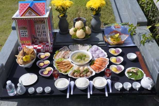 Cúng 49 ngày cần chuẩn bị gì? Gợi ý mâm cúng chay và cúng mặn tươm tất.